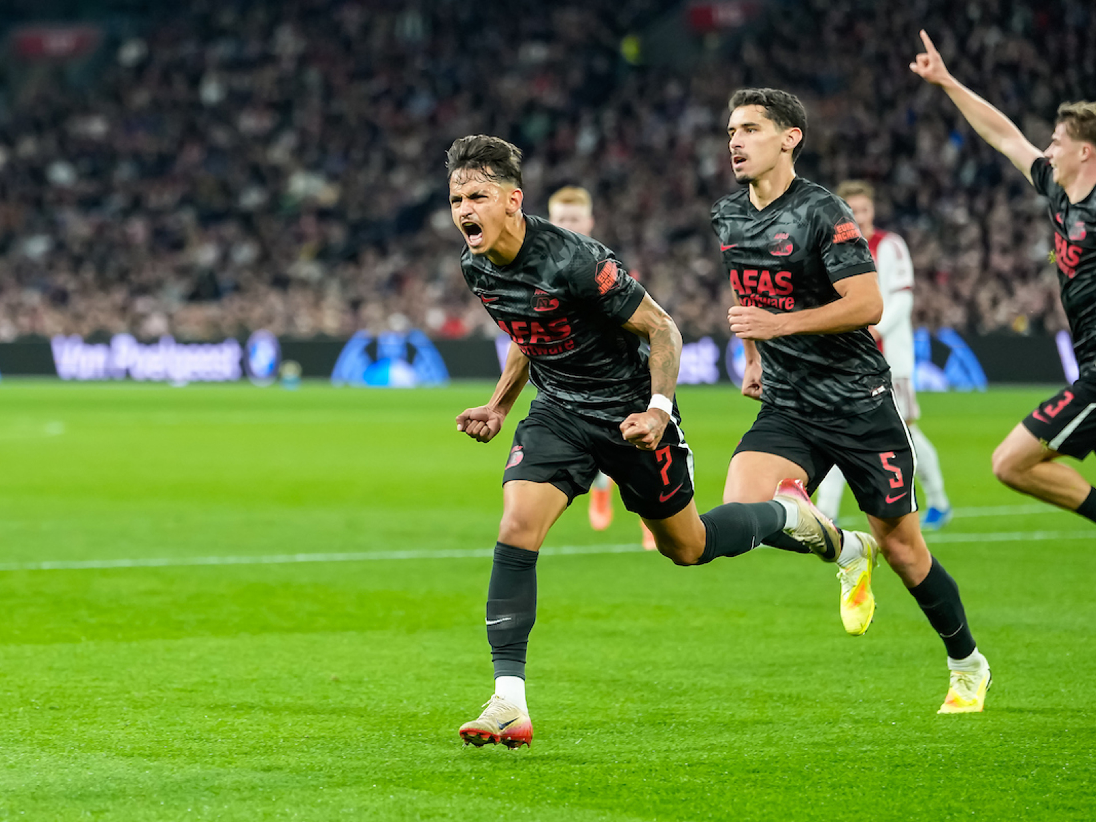 HT: AZ gaat de rust in met een 2-0 voorsprong in Amsterdam