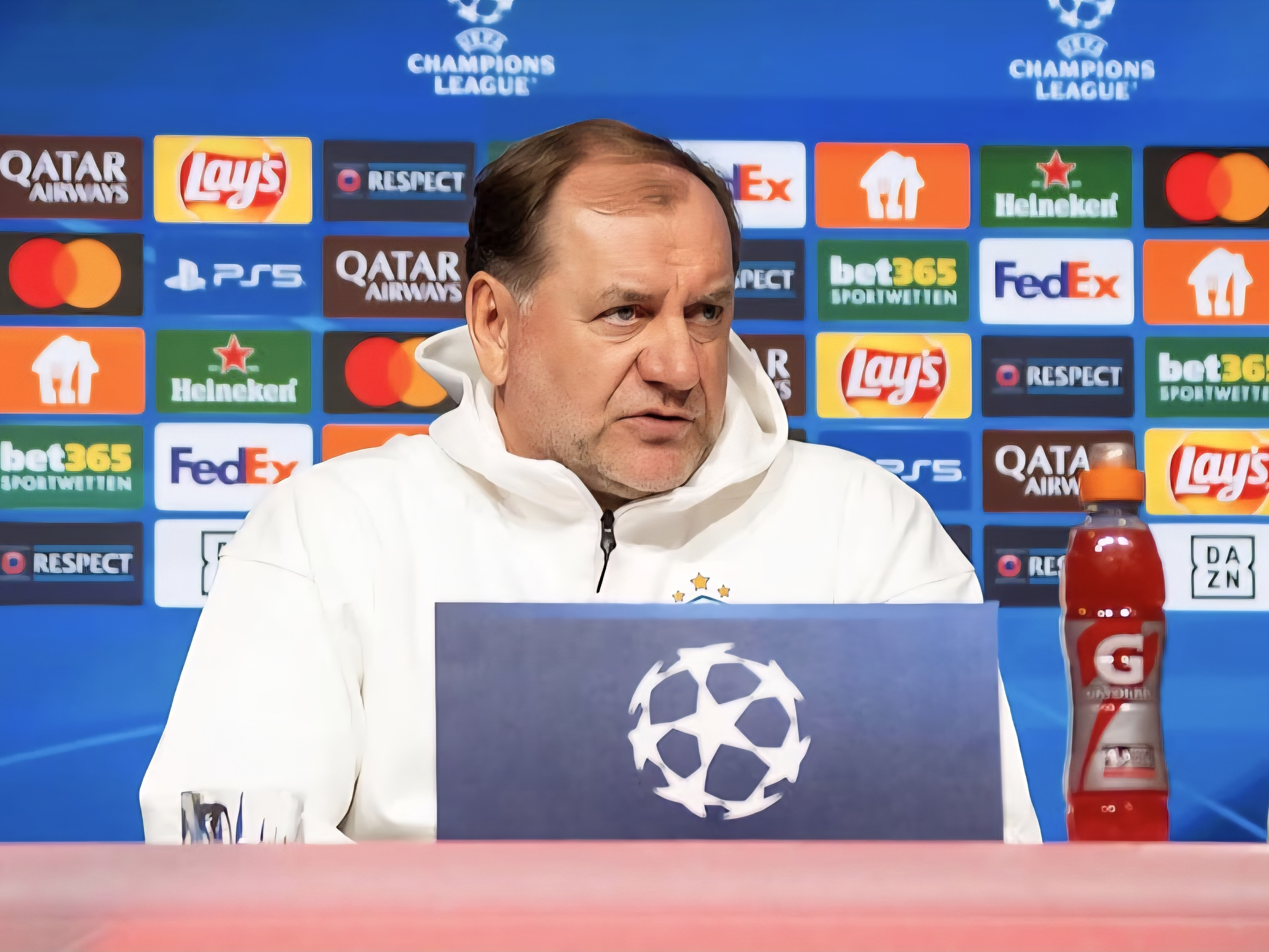 De Slowaakse Louis van Gaal | Dit kan AZ verwachten van Slovan Bratislava