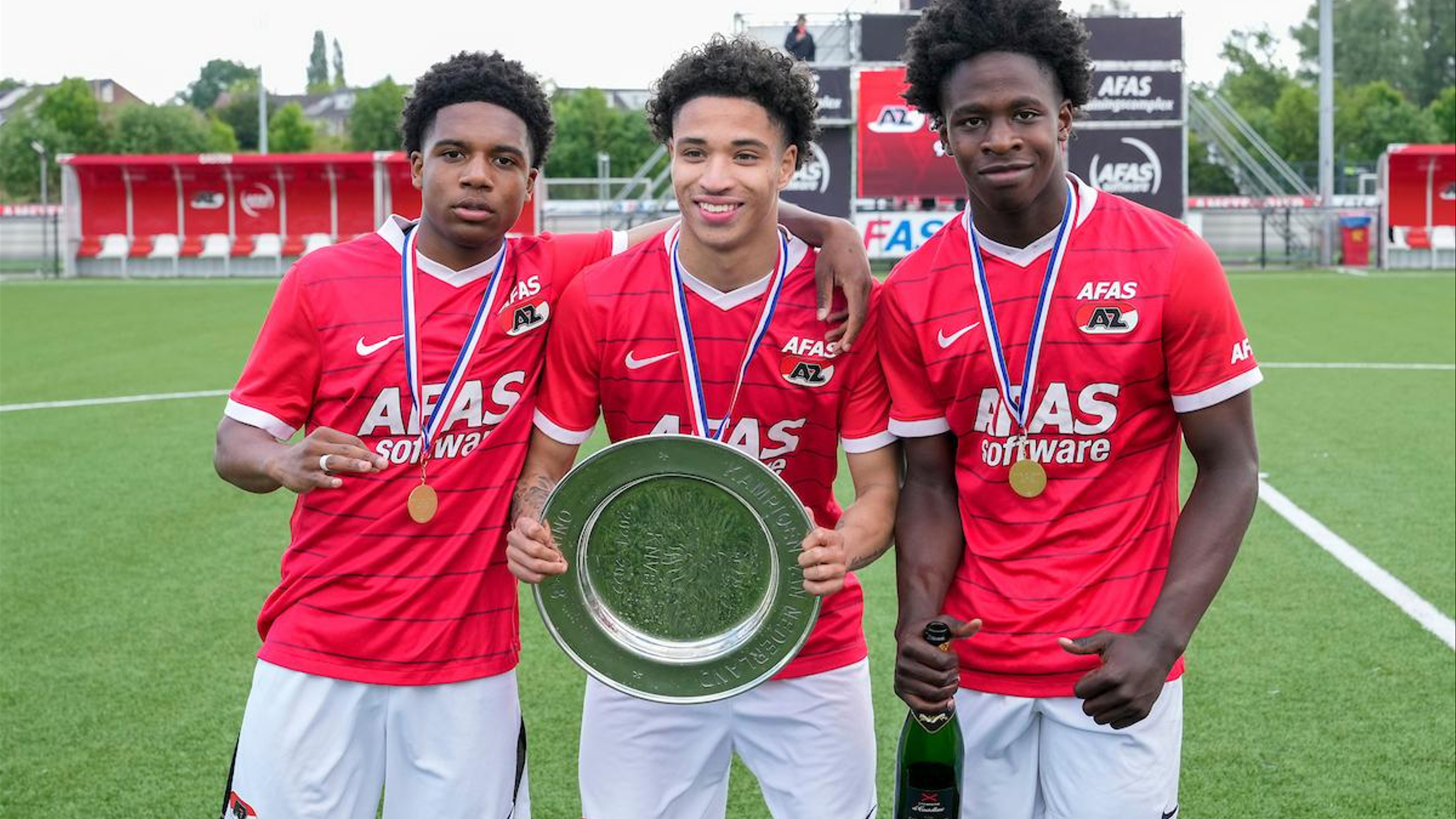 Puflanadigan dumba vilkasi Seksi gozal erotika